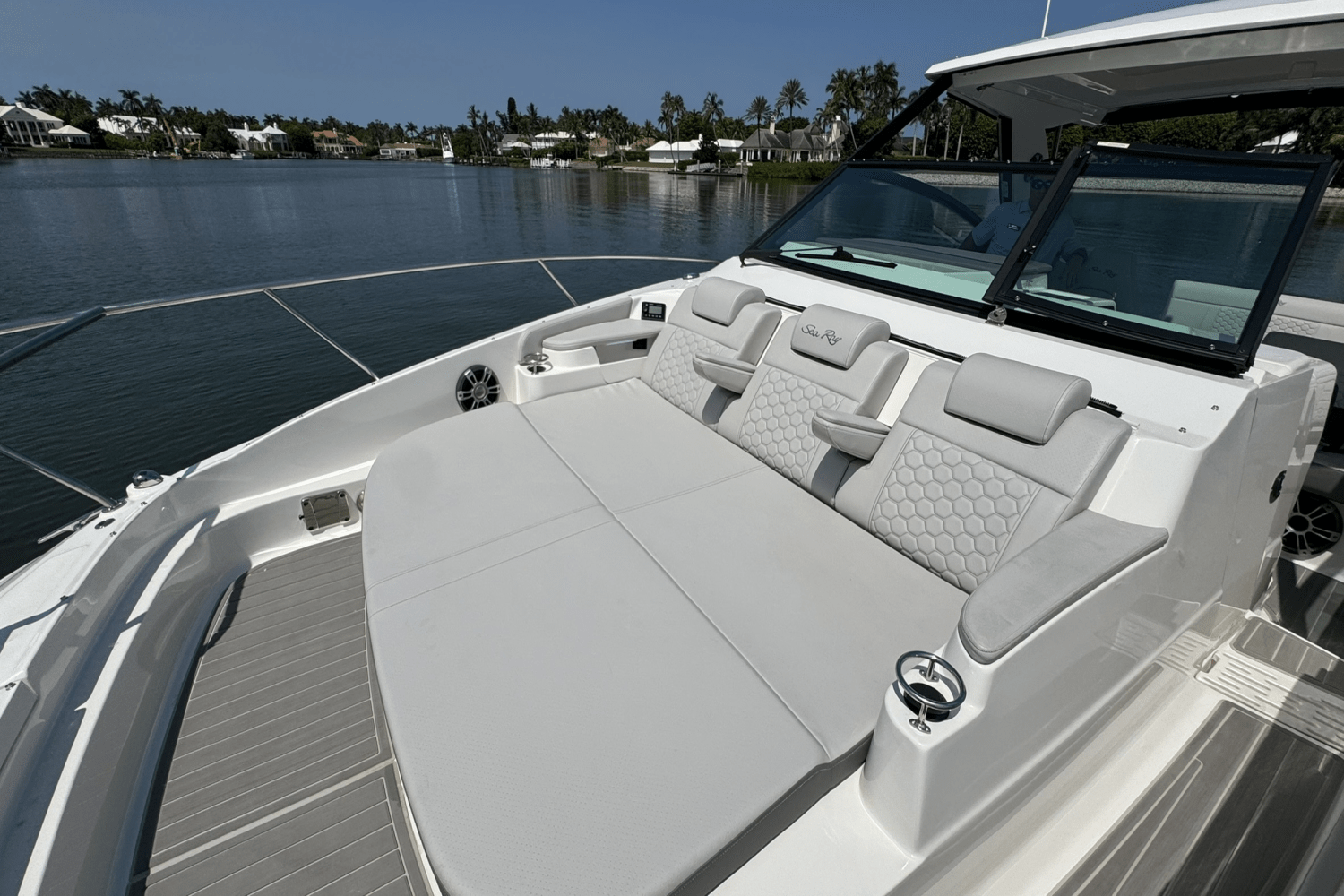 2025 Sea Ray Sundancer 320 Outboard Image Thumbnail #16