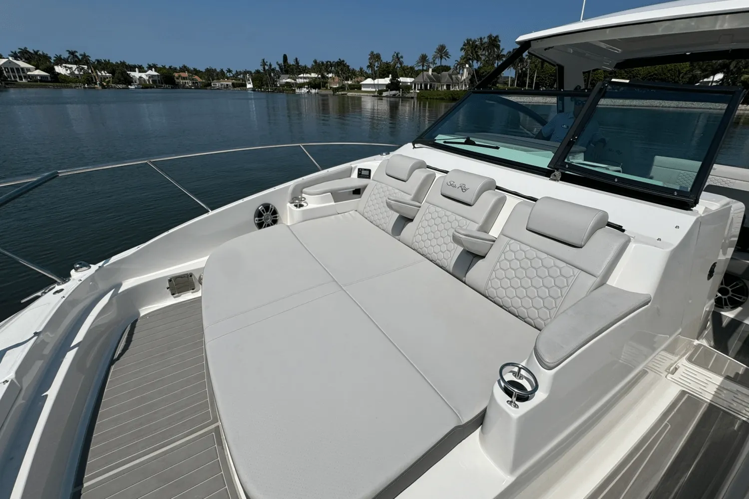 2025 Sea Ray Sundancer 320 Outboard Image Thumbnail #16