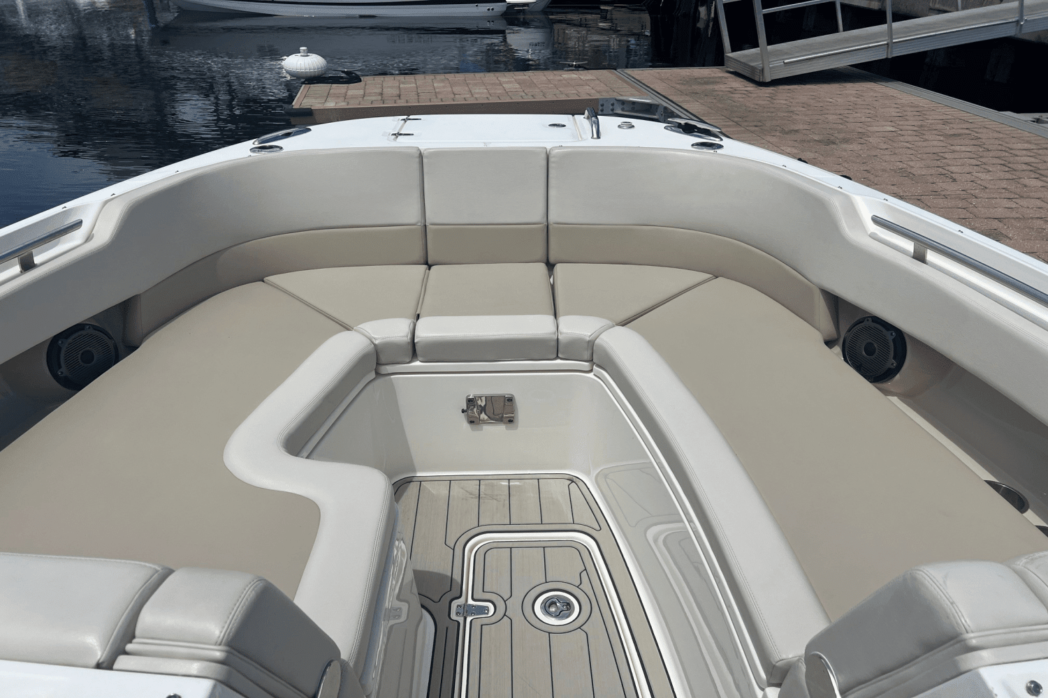 2023 Boston Whaler 320 VANTAGE Image Thumbnail #12