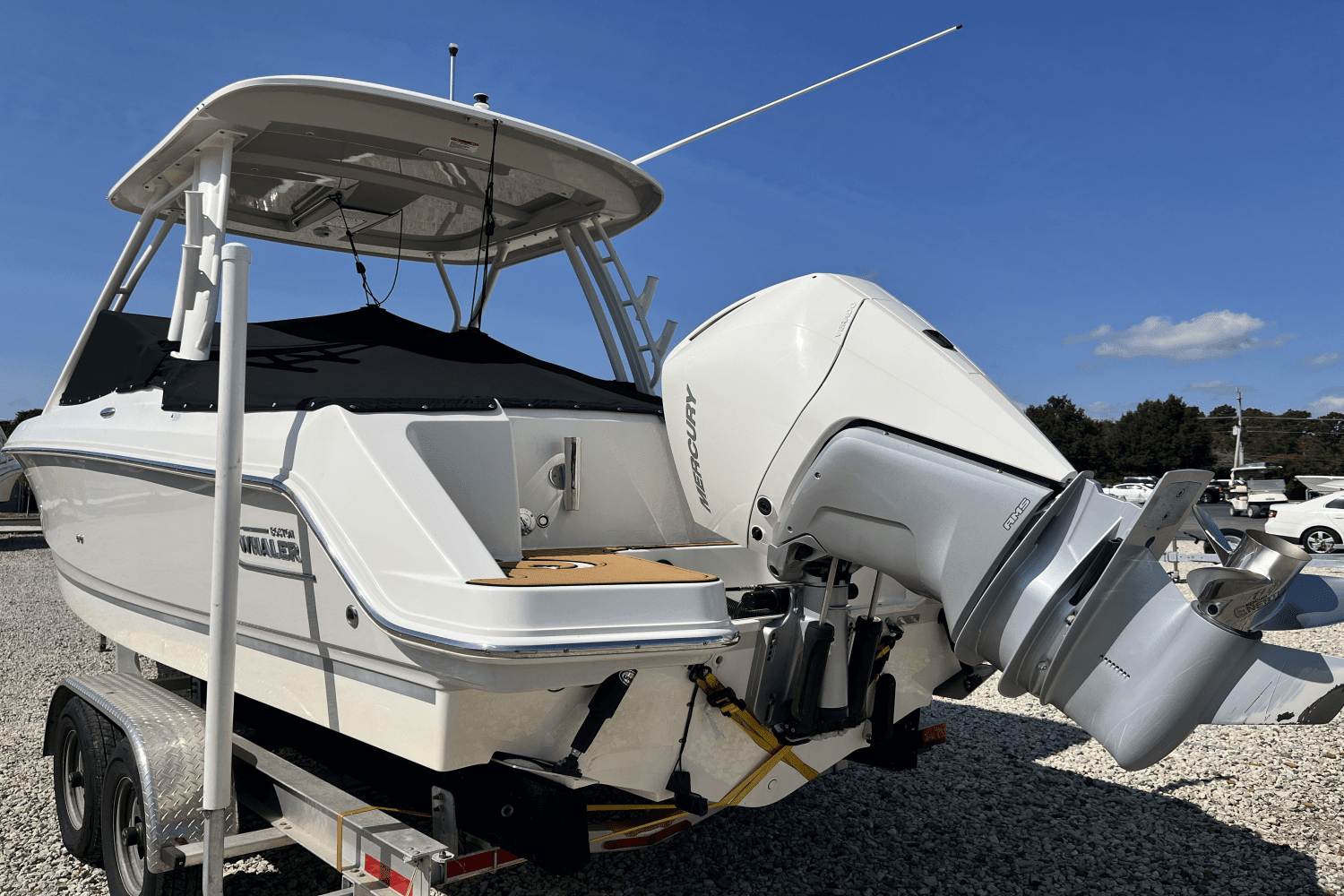 Thumbnail 4 for 2022 Boston Whaler 240 VANTAGE