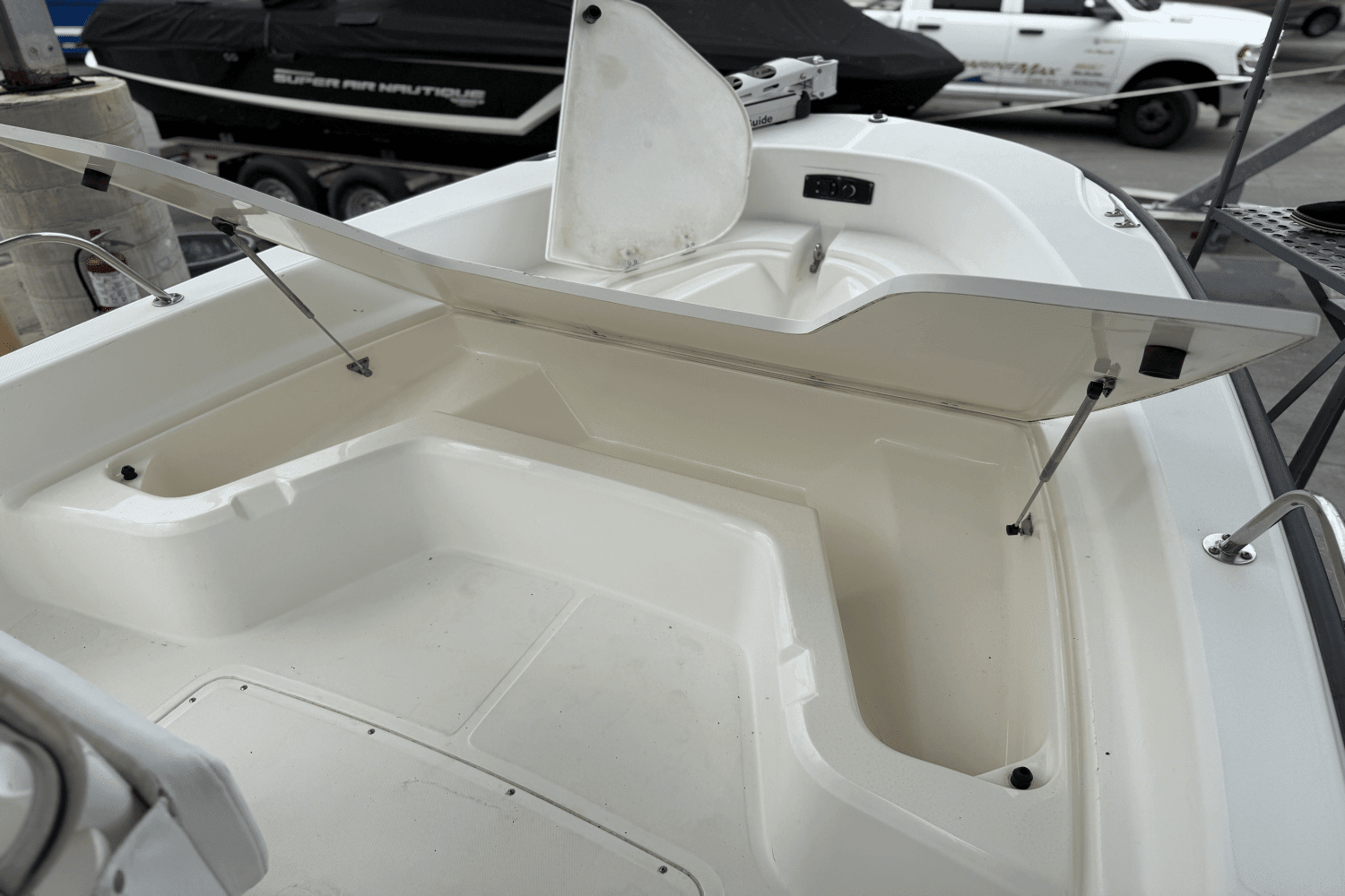 2005 Boston Whaler 220 DAUNTLESS Image Thumbnail #31