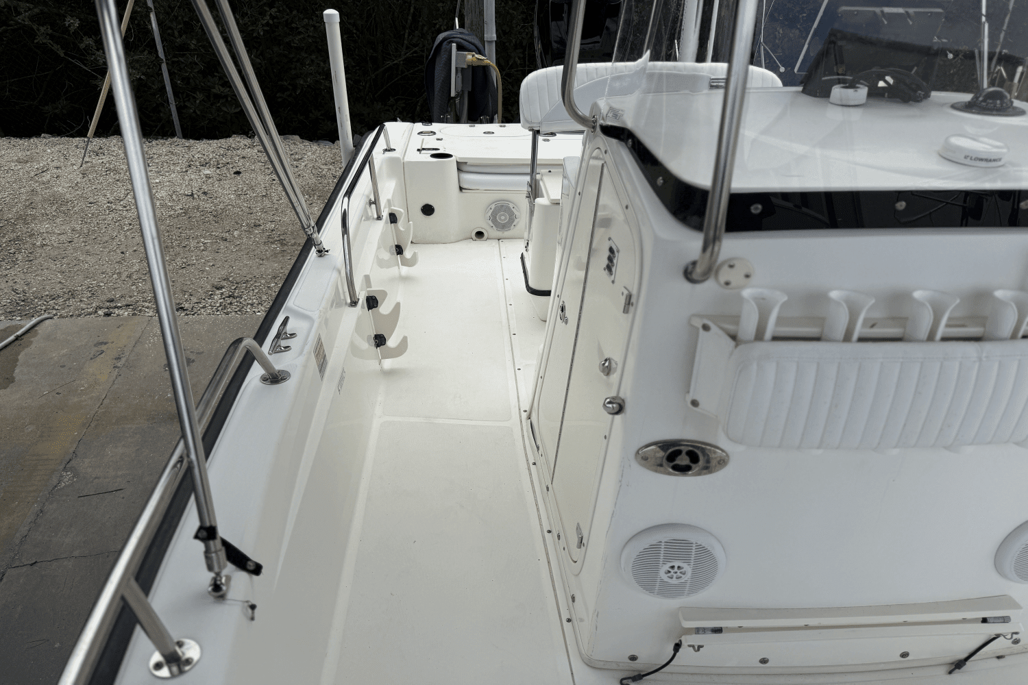 2005 Boston Whaler 220 DAUNTLESS Image Thumbnail #34