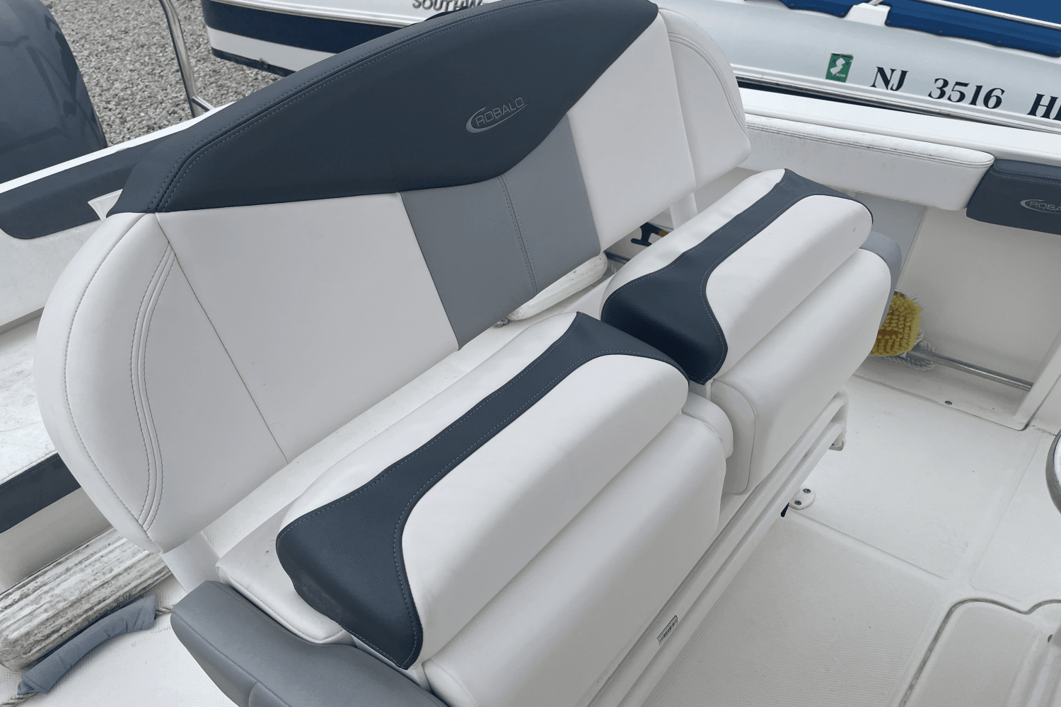 2020 Robalo R222 Image Thumbnail #4