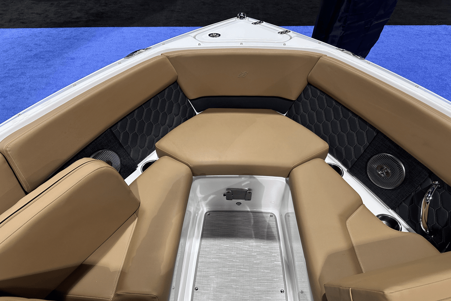 Thumbnail 4 for 2025 Four Winns H2