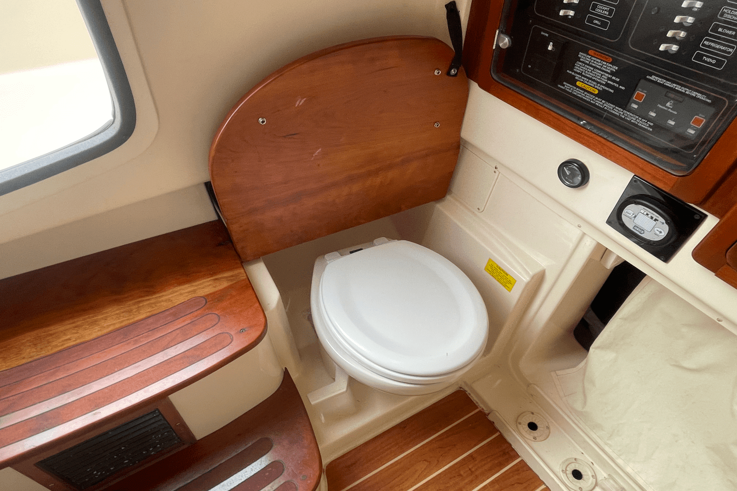 2010 Grady-White Canyon 366 Image Thumbnail #63