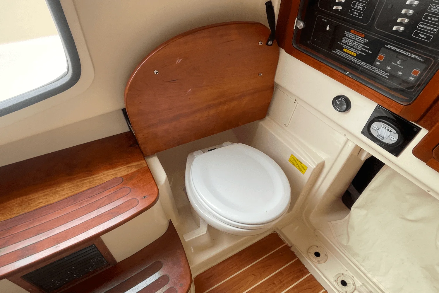 2010 Grady-White Canyon 366 Image Thumbnail #63