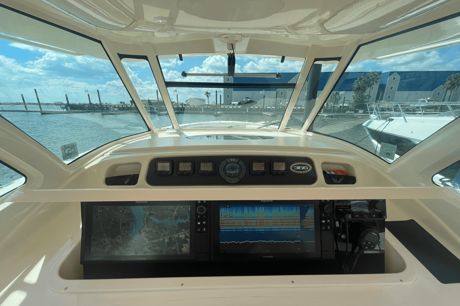 2010 Grady-White Canyon 366 Image Thumbnail #14