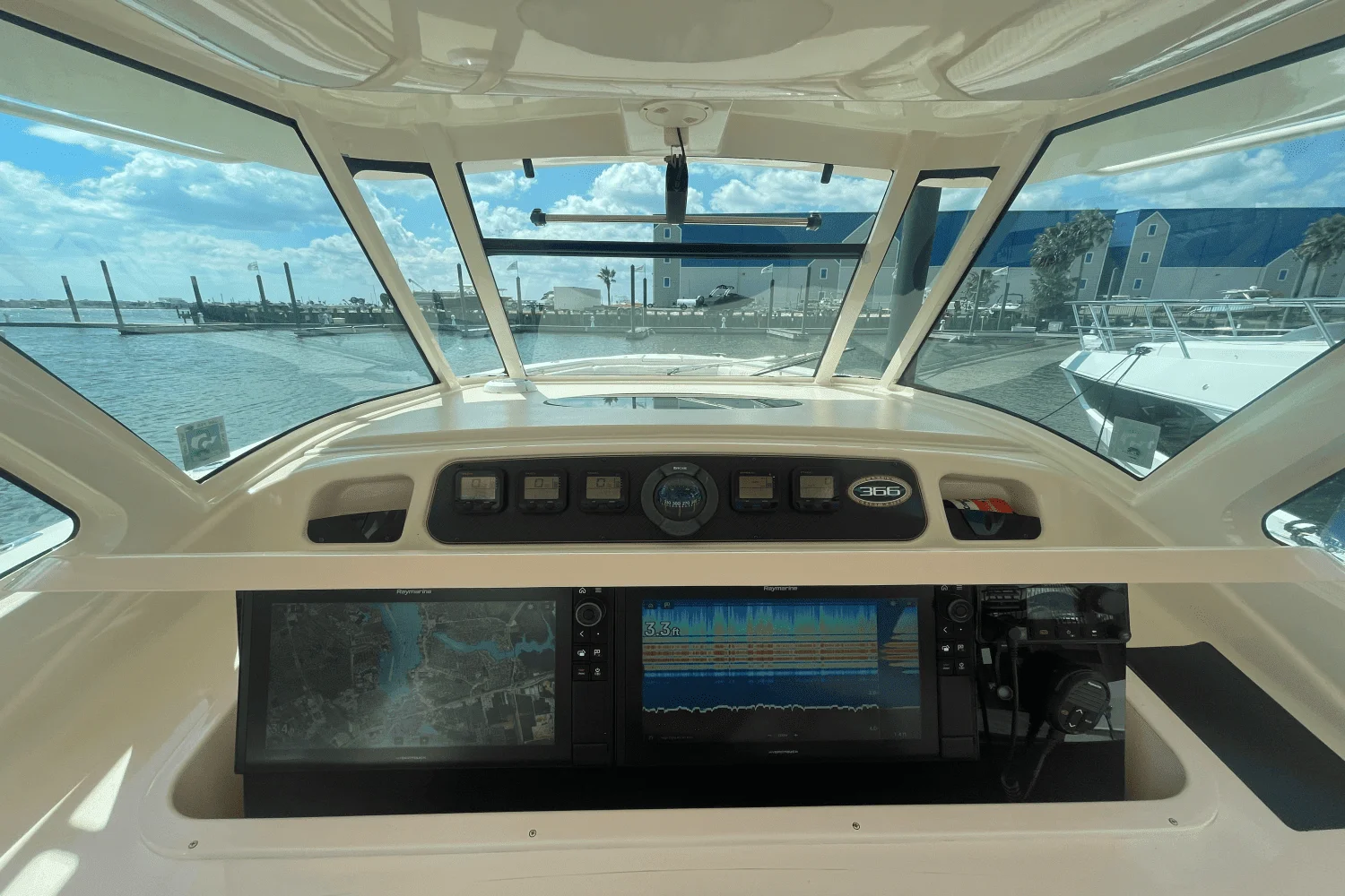 2010 Grady-White Canyon 366 Image Thumbnail #14