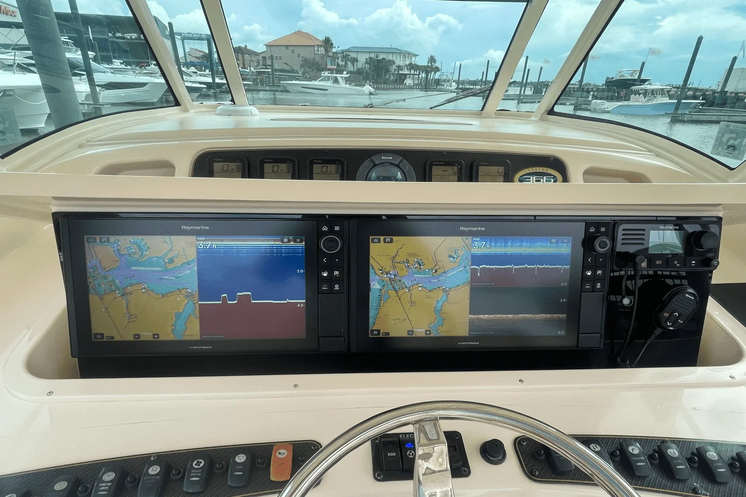 2010 Grady-White Canyon 366 Image Thumbnail #17