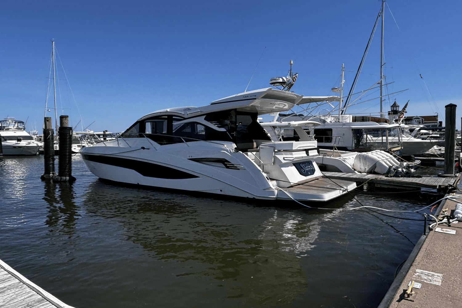 Thumbnail 2 for 2021 Galeon 425 HTS