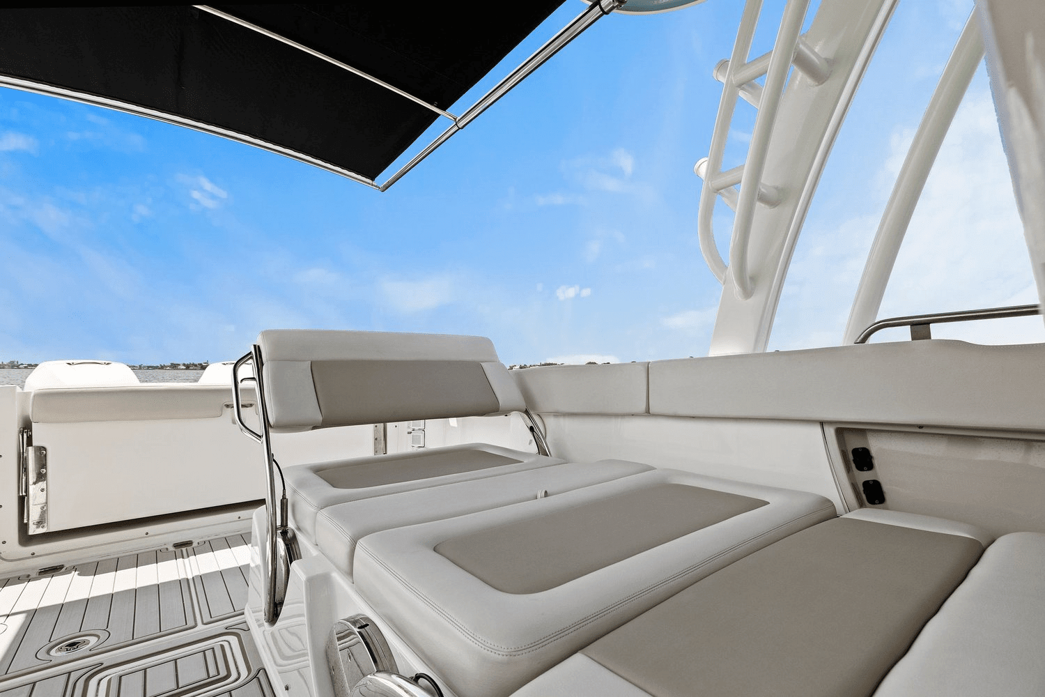 2019 Boston Whaler 320 VANTAGE Image Thumbnail #43