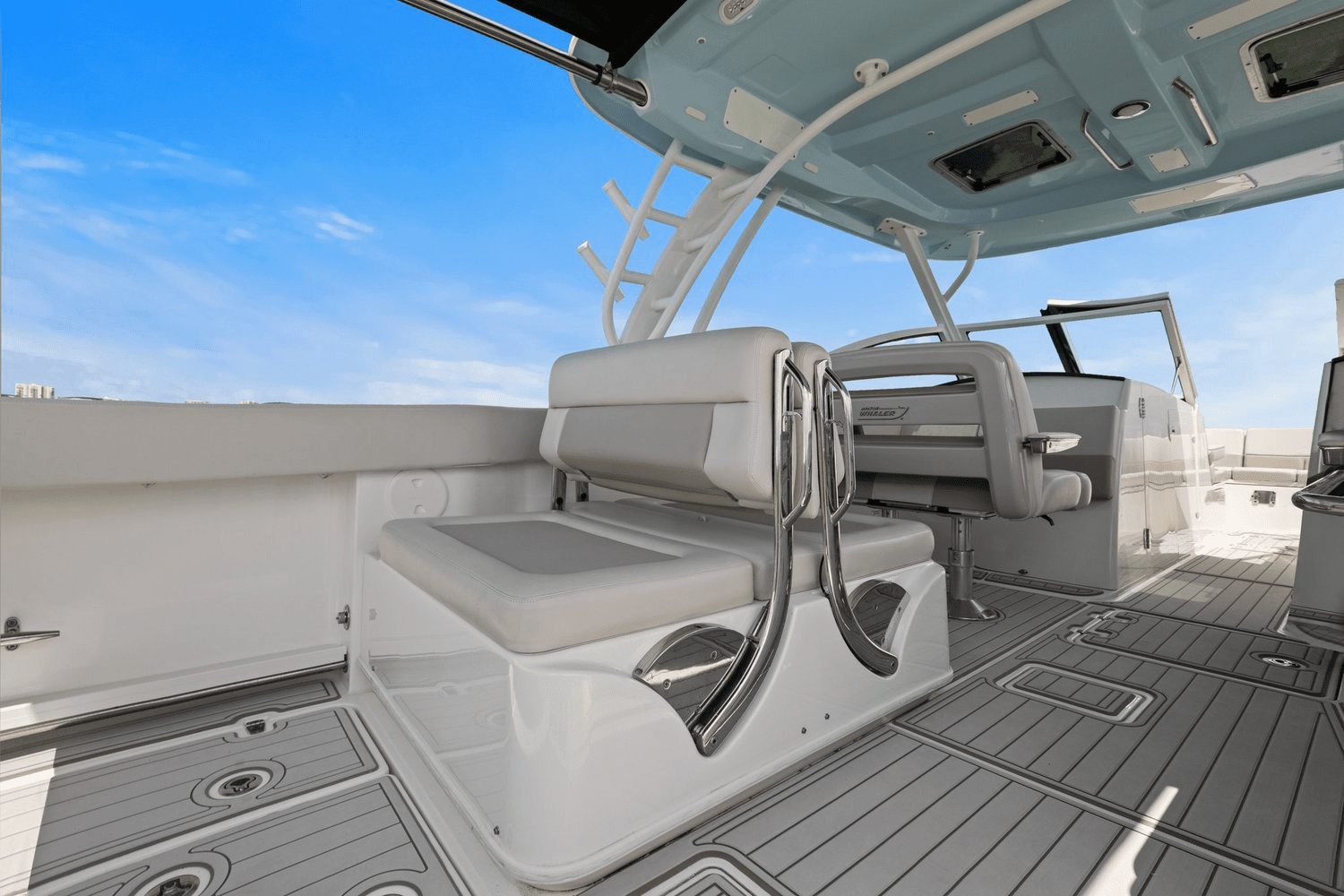 2019 Boston Whaler 320 VANTAGE Image Thumbnail #36