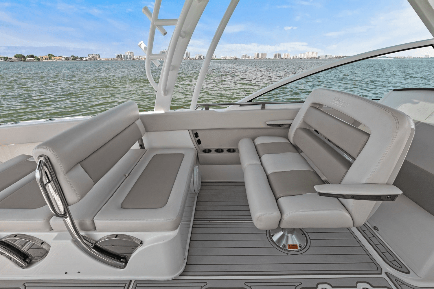 2019 Boston Whaler 320 VANTAGE Image Thumbnail #41