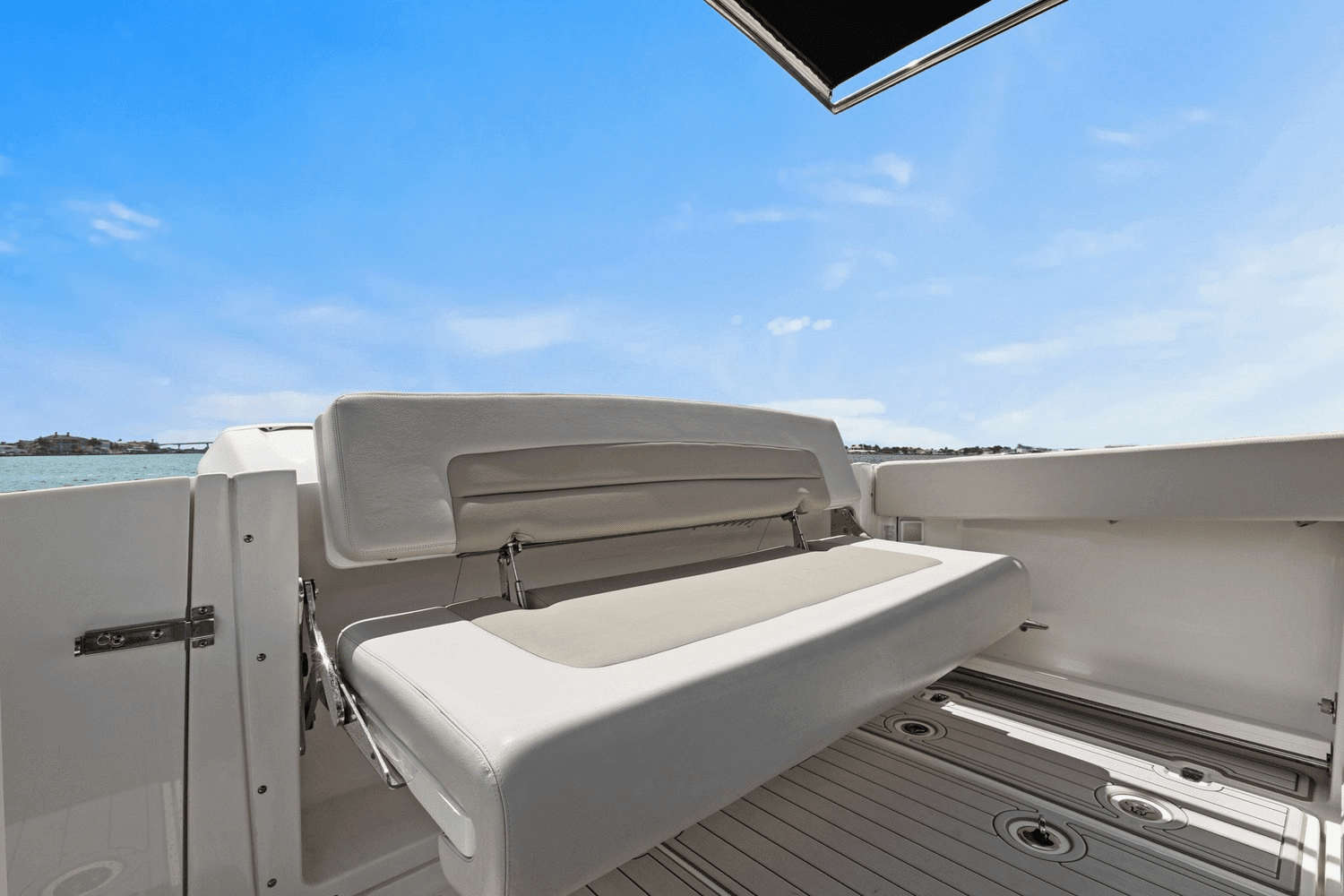 2019 Boston Whaler 320 VANTAGE Image Thumbnail #35