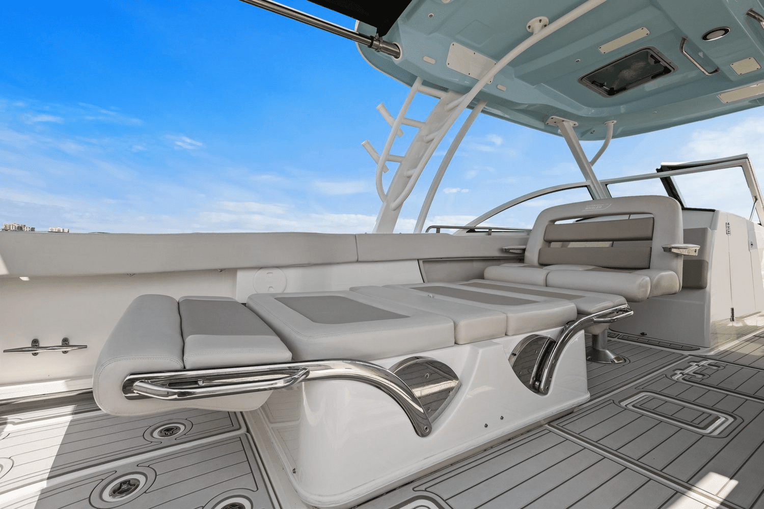 2019 Boston Whaler 320 VANTAGE Image Thumbnail #39