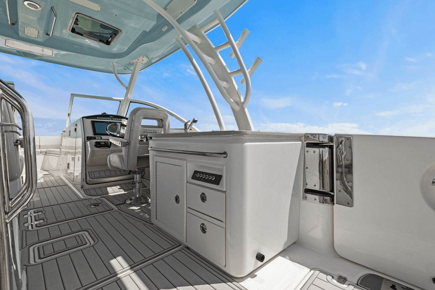 2019 Boston Whaler 320 VANTAGE Image Thumbnail #37