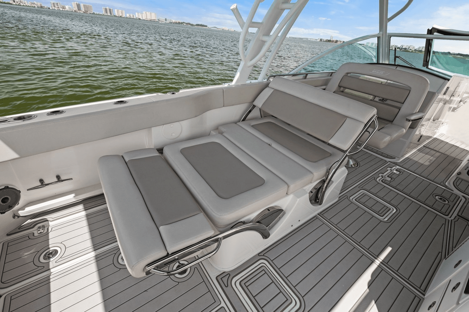 2019 Boston Whaler 320 VANTAGE Image Thumbnail #40