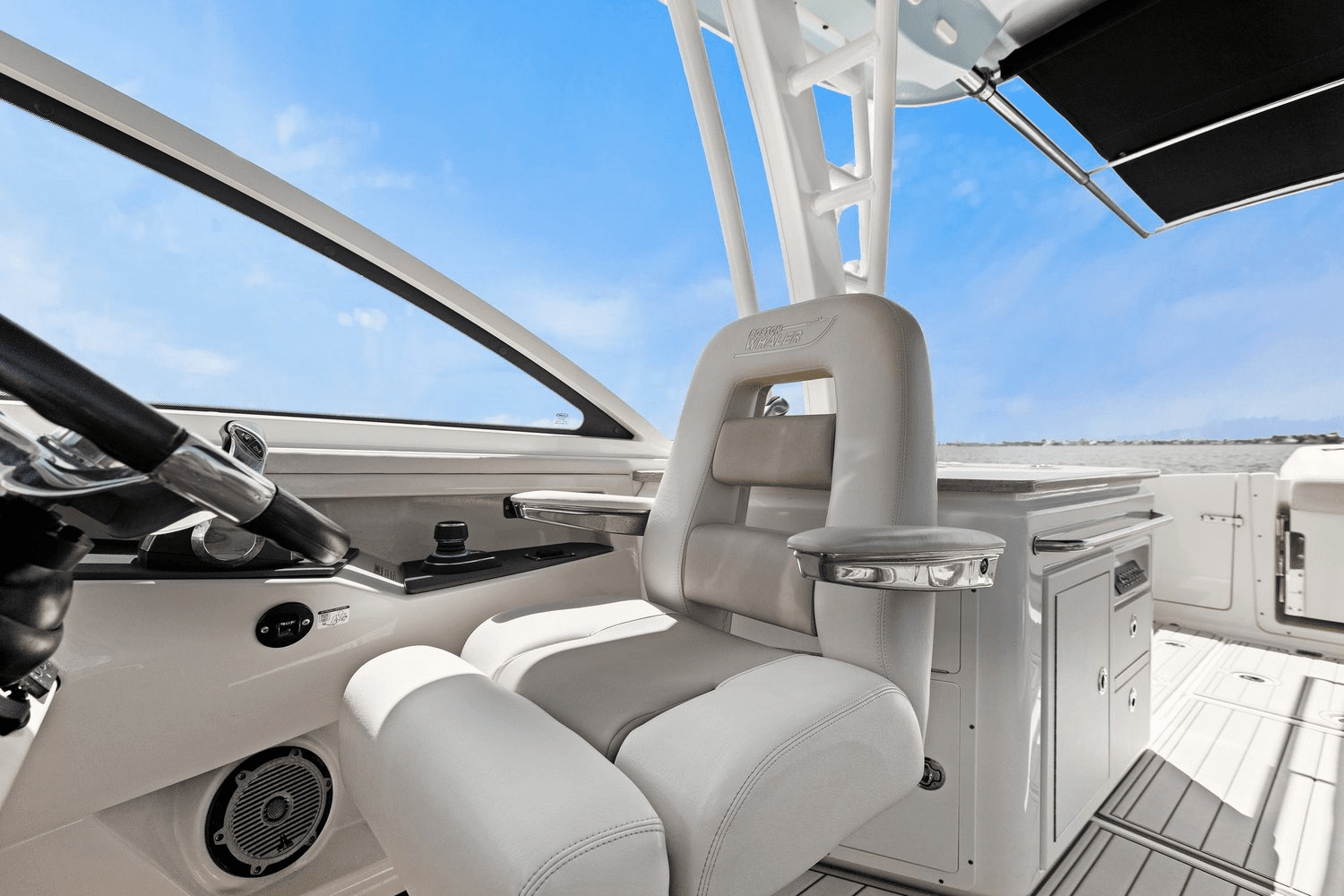 2019 Boston Whaler 320 VANTAGE Image Thumbnail #48