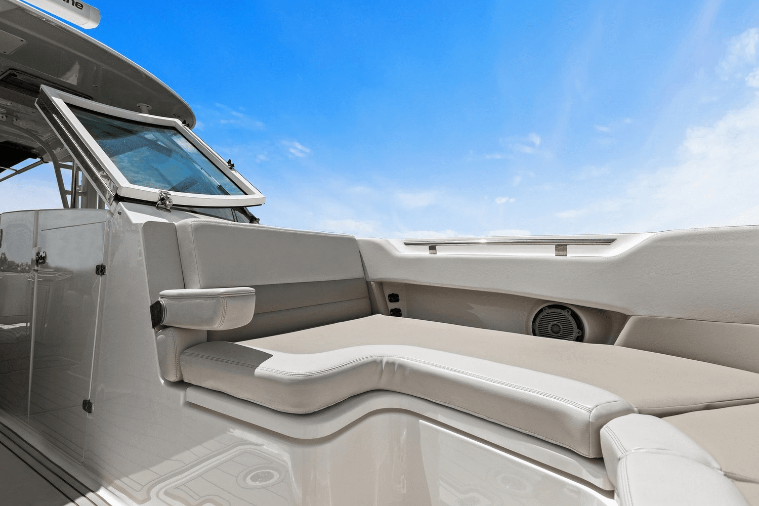 2019 Boston Whaler 320 VANTAGE Image Thumbnail #23