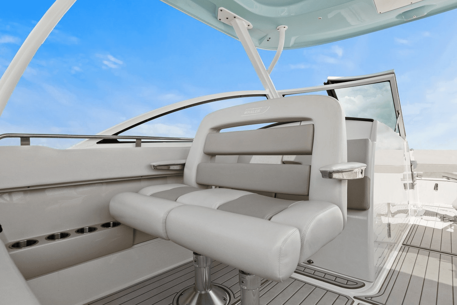 2019 Boston Whaler 320 VANTAGE Image Thumbnail #42