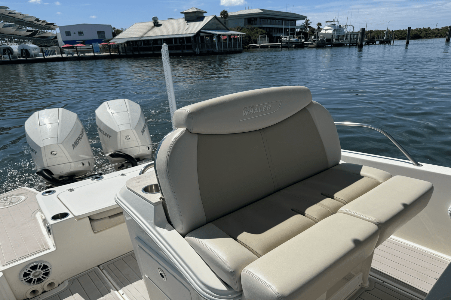 2022 Boston Whaler 270 Dauntless Image Thumbnail #15