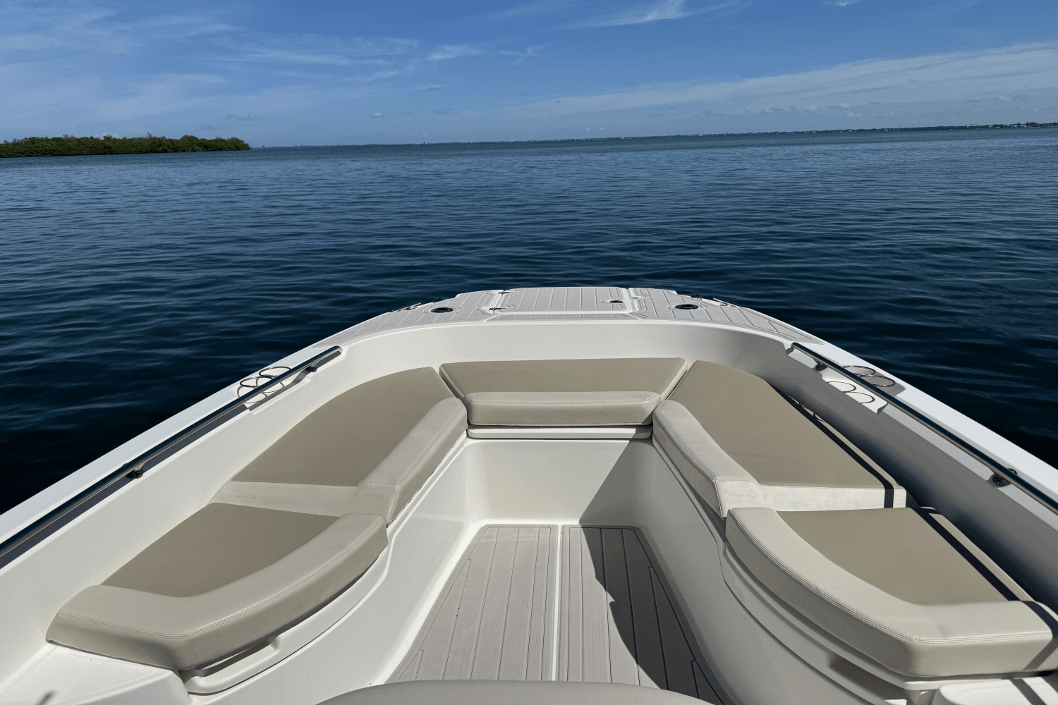 2022 Boston Whaler 270 Dauntless Image Thumbnail #9