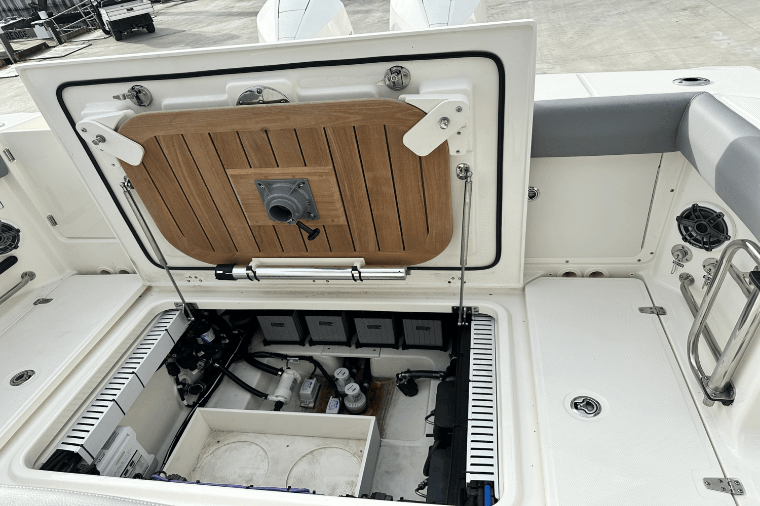 2023 Boston Whaler 330 OUTRAGE Image Thumbnail #20