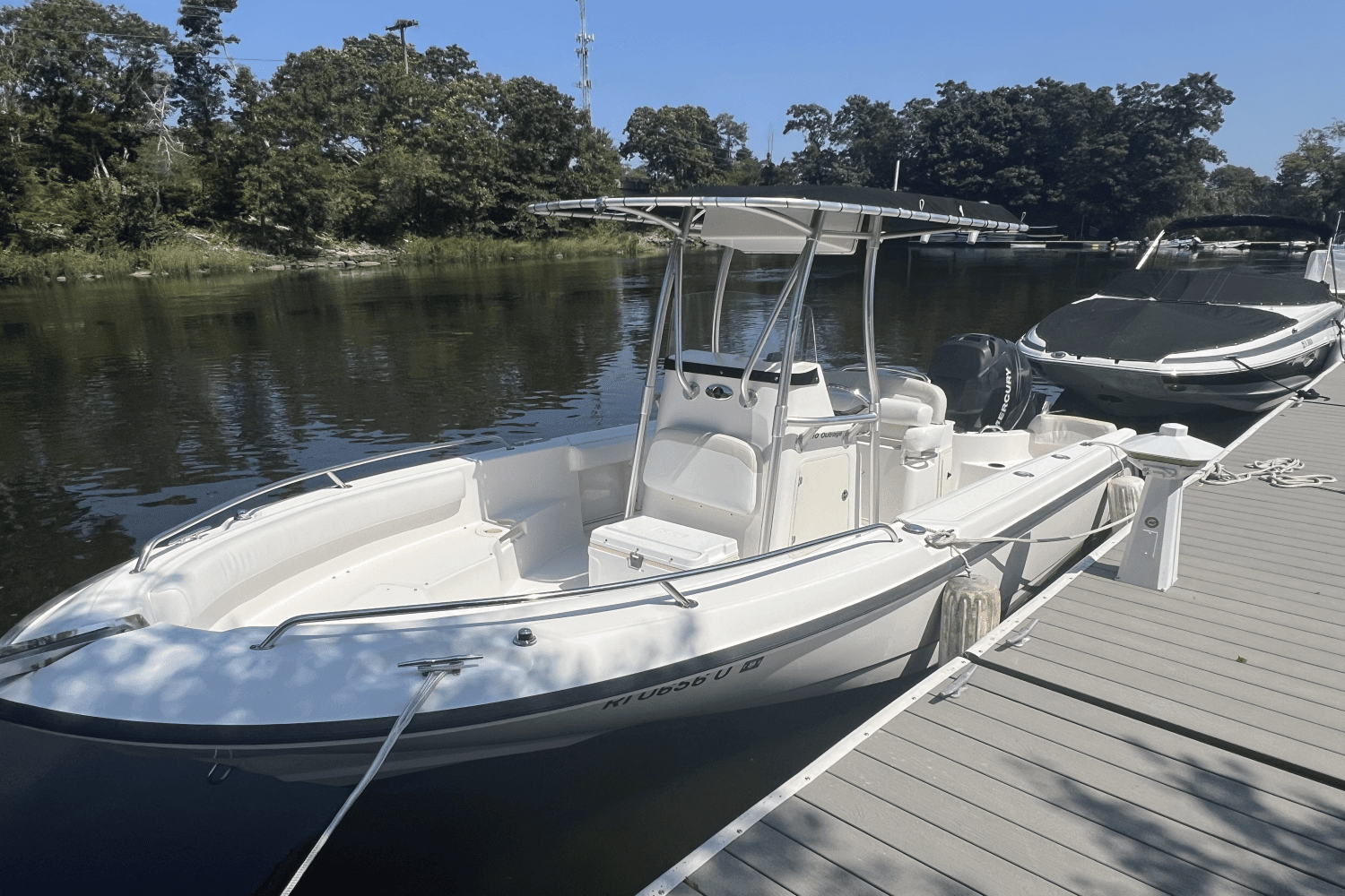 Thumbnail 3 for 2005 Boston Whaler 210 OUTRAGE