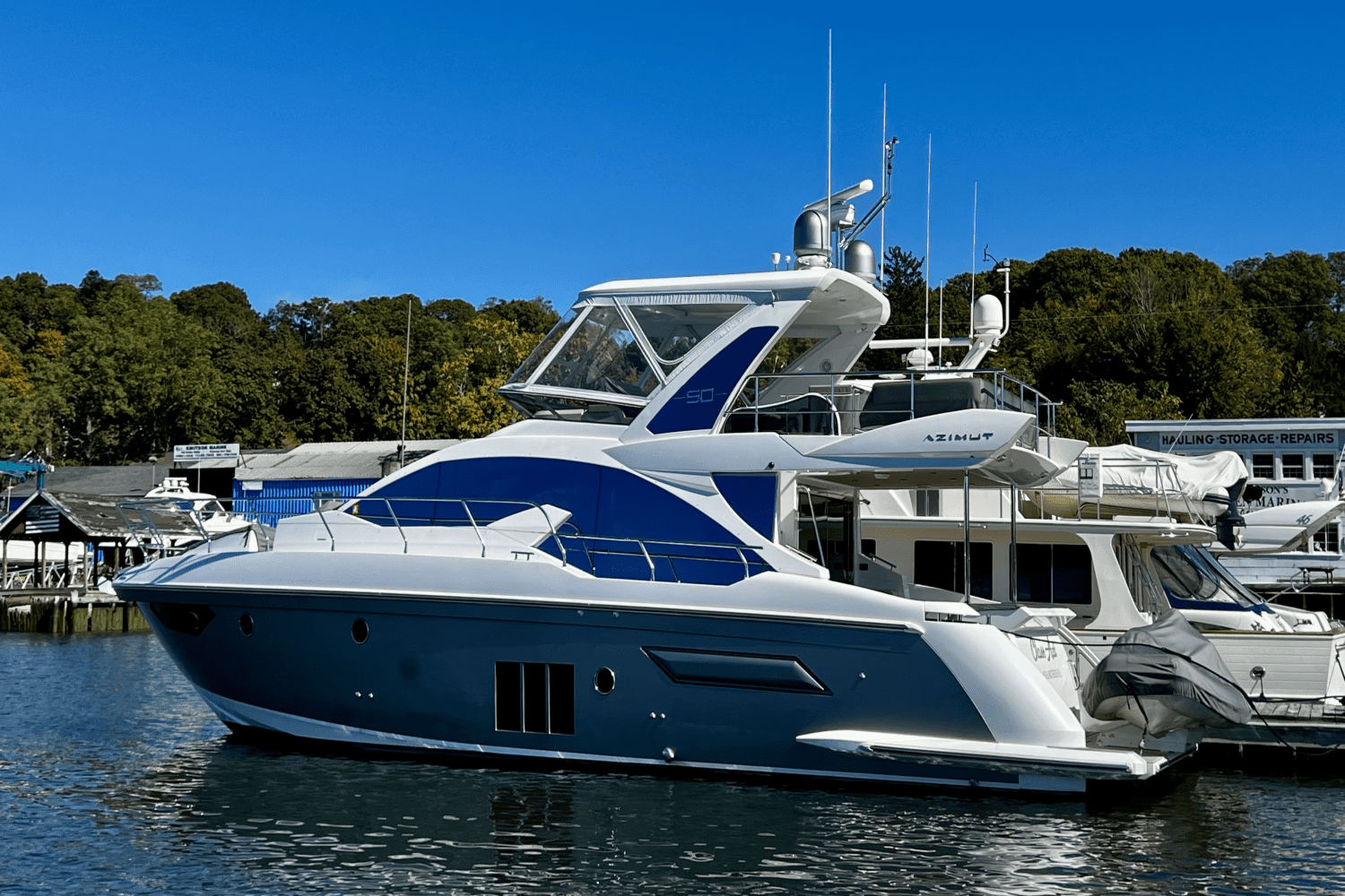 Thumbnail 2 for 2016 Azimut 50 FLYBRIDGE