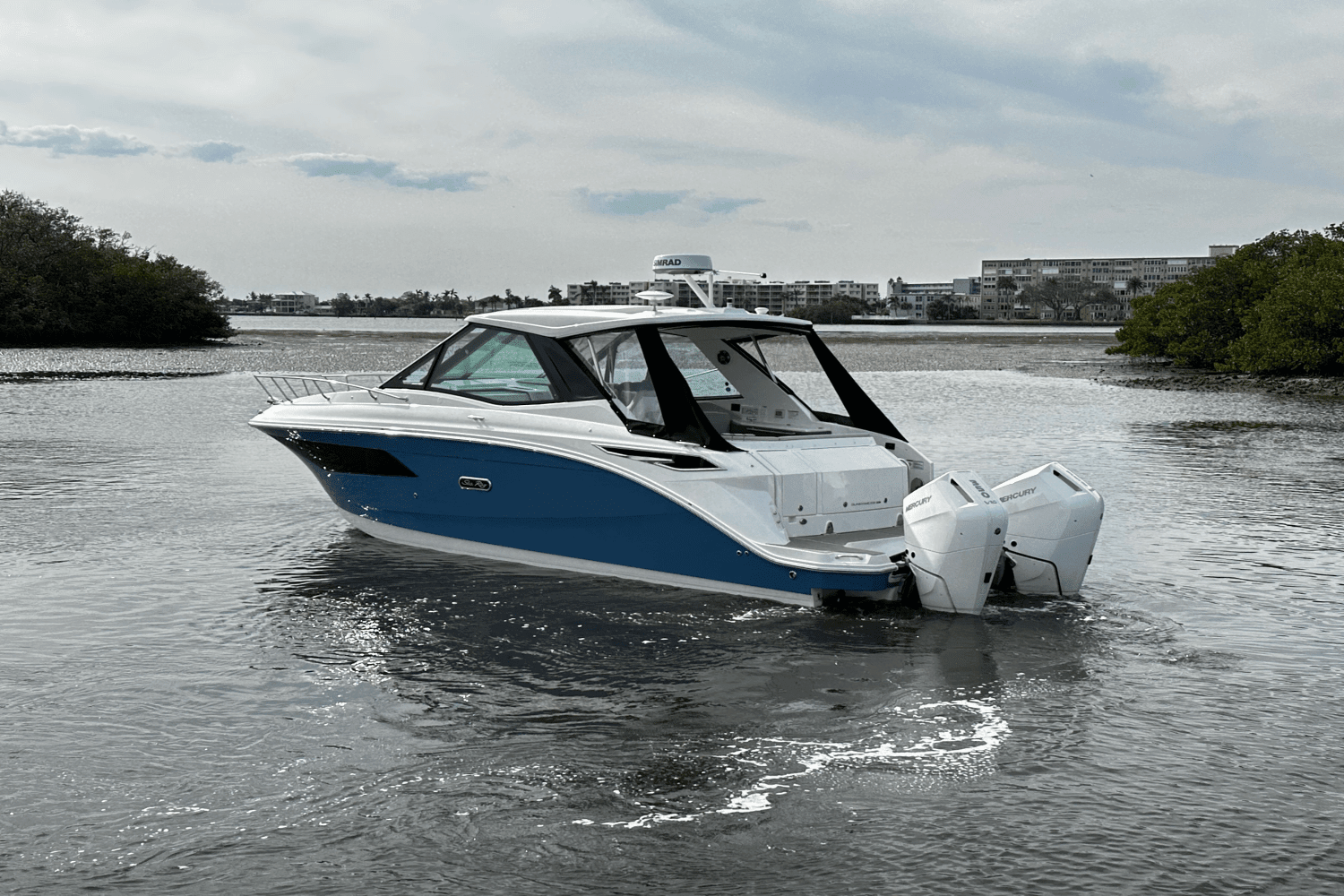 2025 Sea Ray Sundancer 320 Outboard Image Thumbnail #5