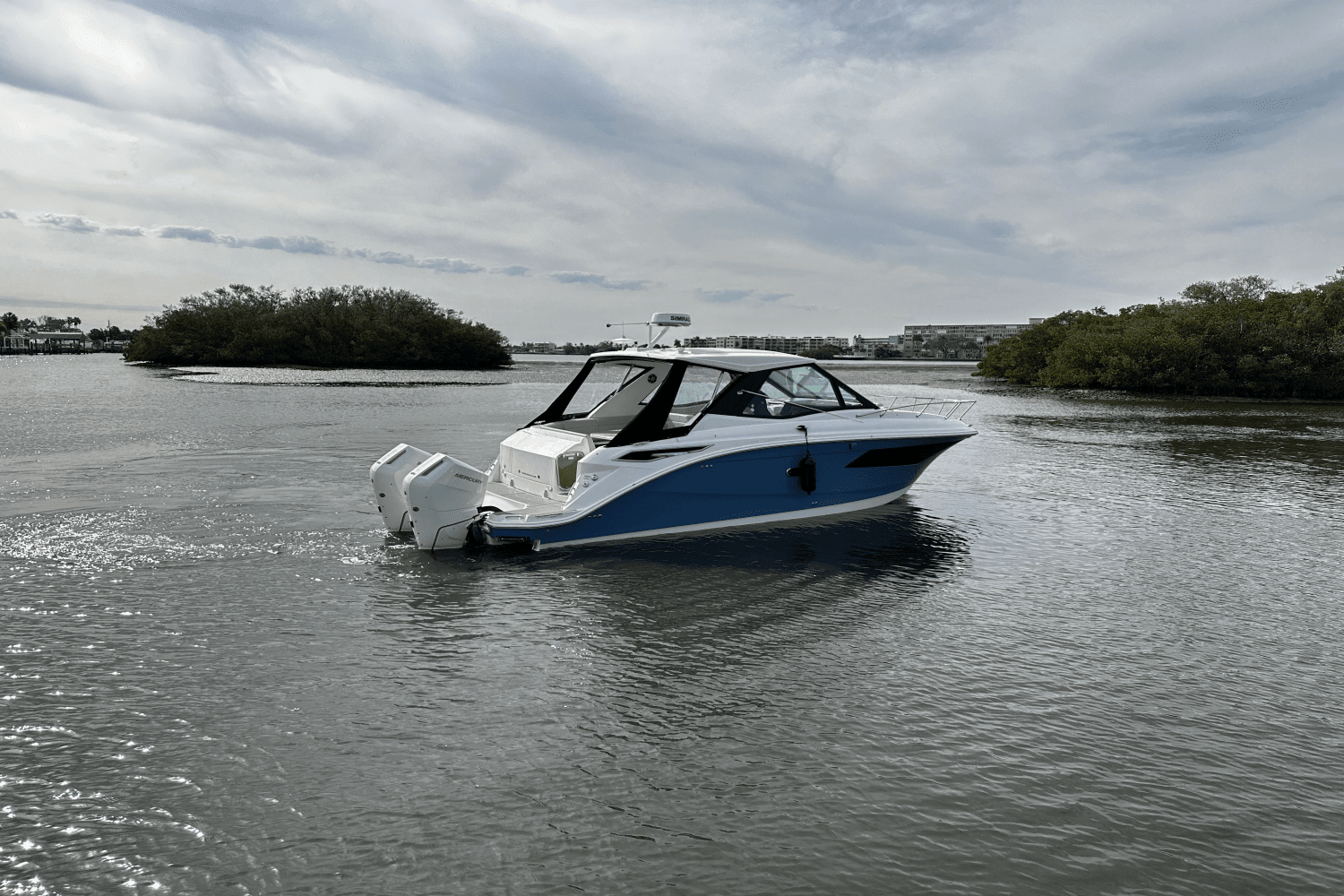 2025 Sea Ray Sundancer 320 Outboard Image Thumbnail #9