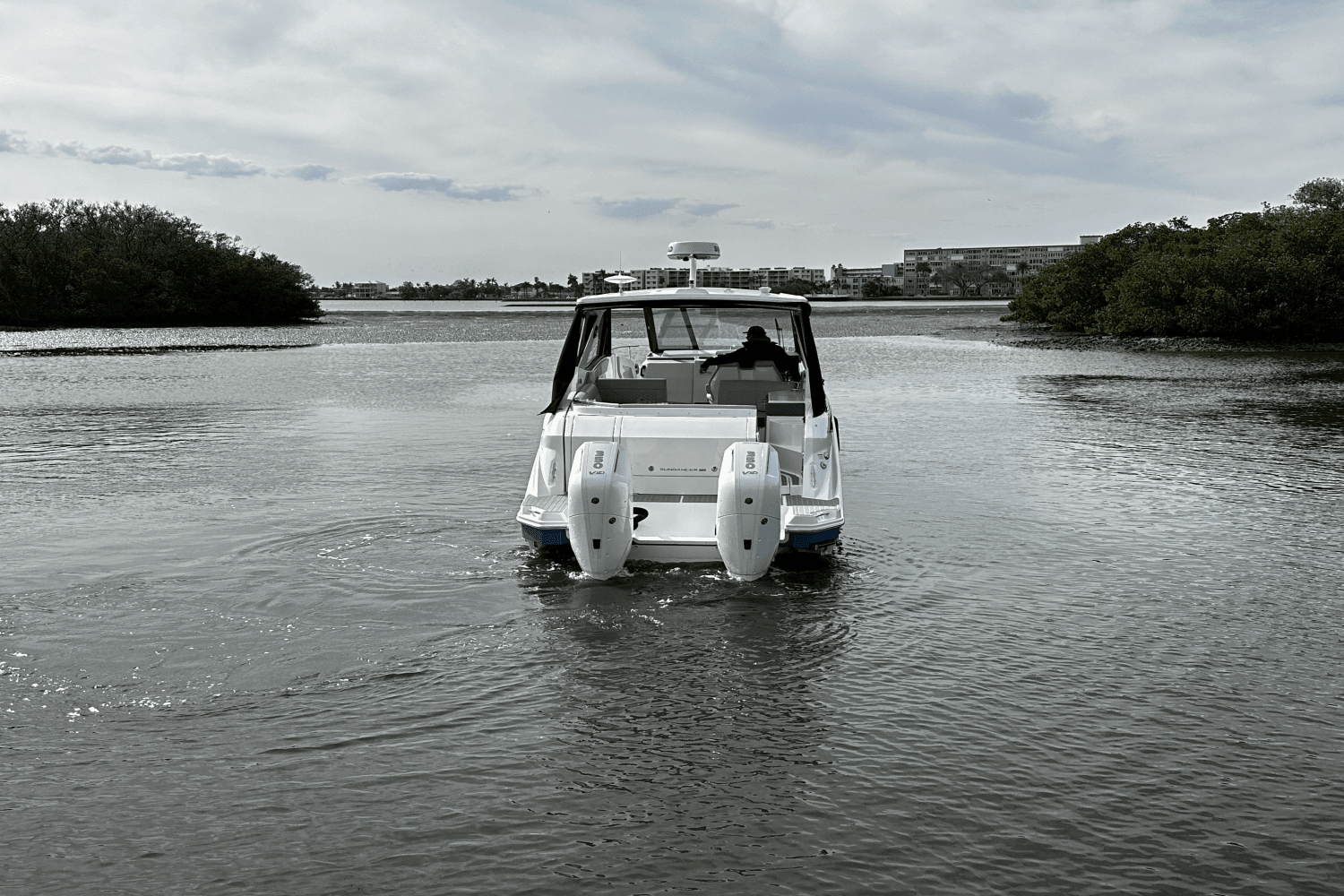 2025 Sea Ray Sundancer 320 Outboard Image Thumbnail #7