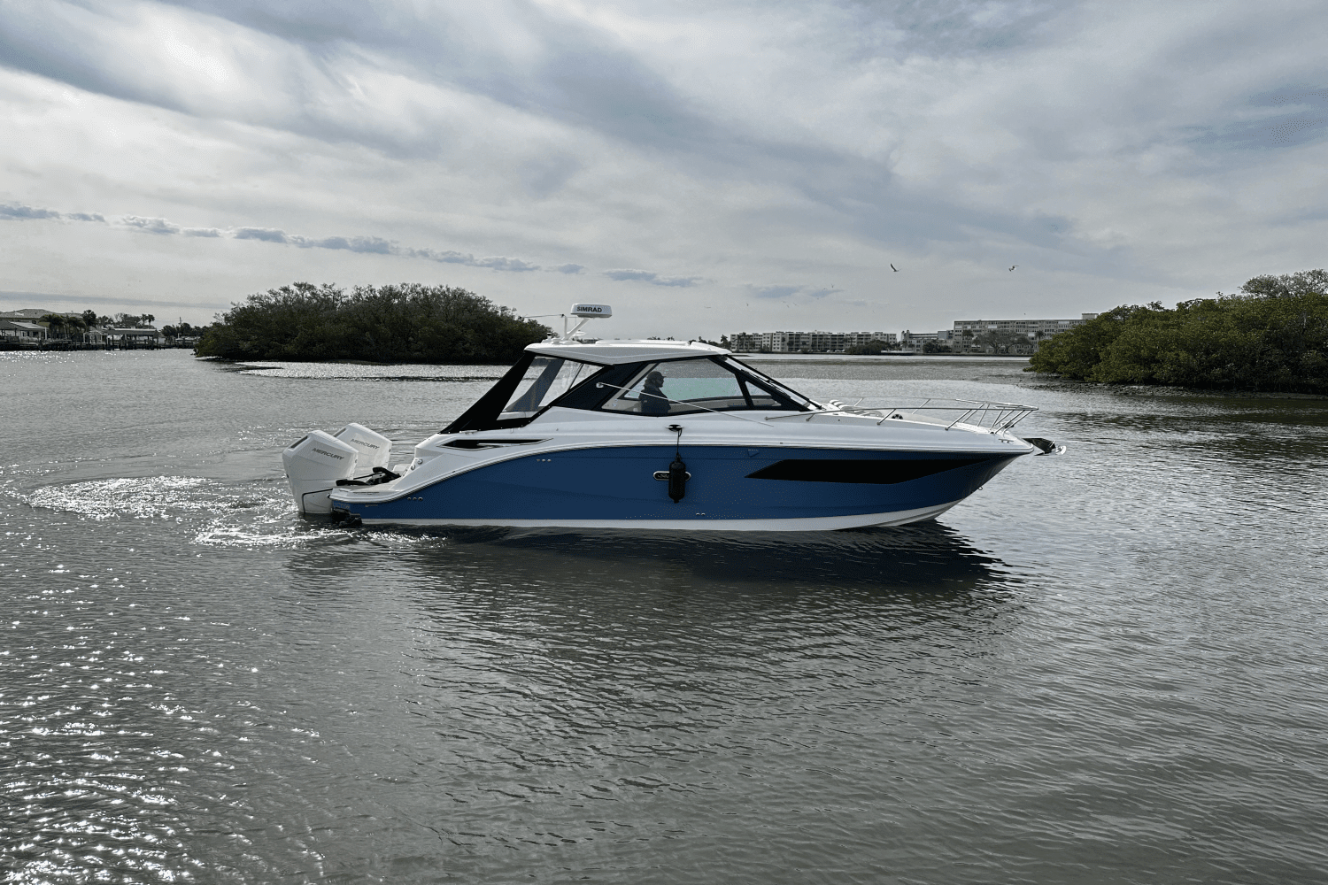 2025 Sea Ray Sundancer 320 Outboard Image Thumbnail #10