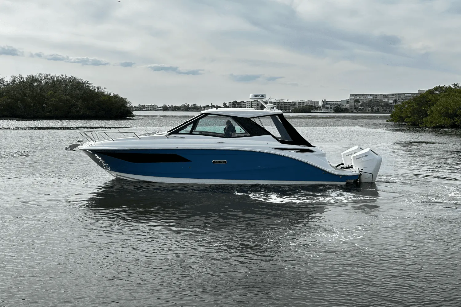 2025 Sea Ray Sundancer 320 Outboard Image Thumbnail #0