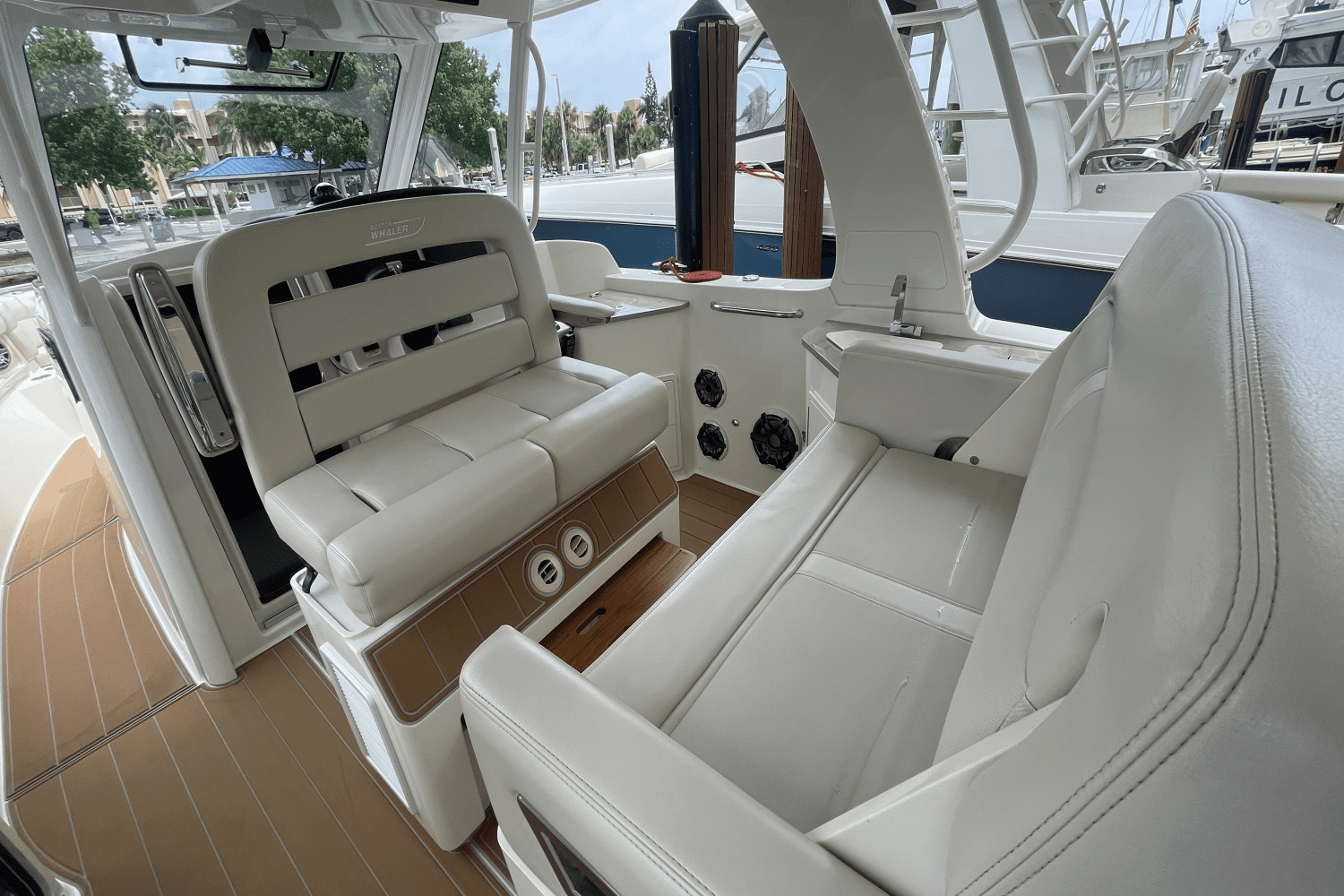 2020 Boston Whaler 350 REALM Image Thumbnail #43