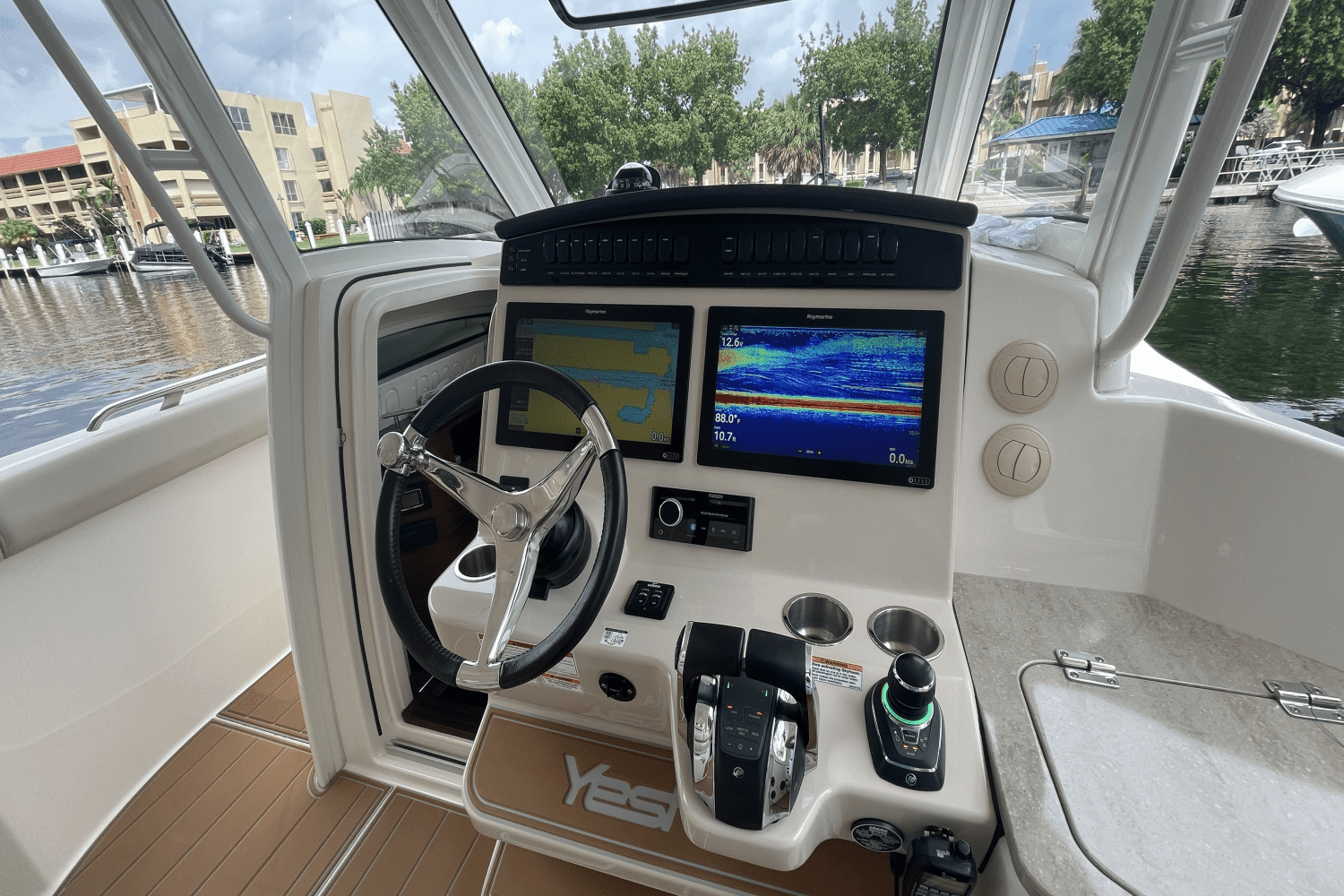 2020 Boston Whaler 350 REALM Image Thumbnail #15