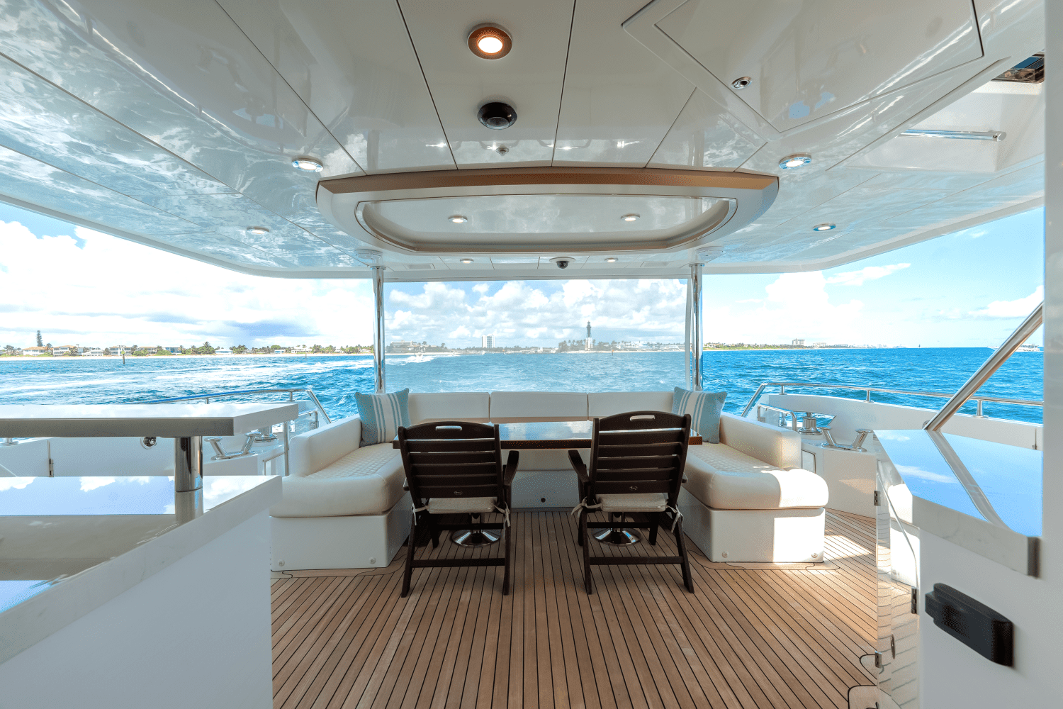 2016 Ocean Alexander
                                                             85 E Image Thumbnail #13