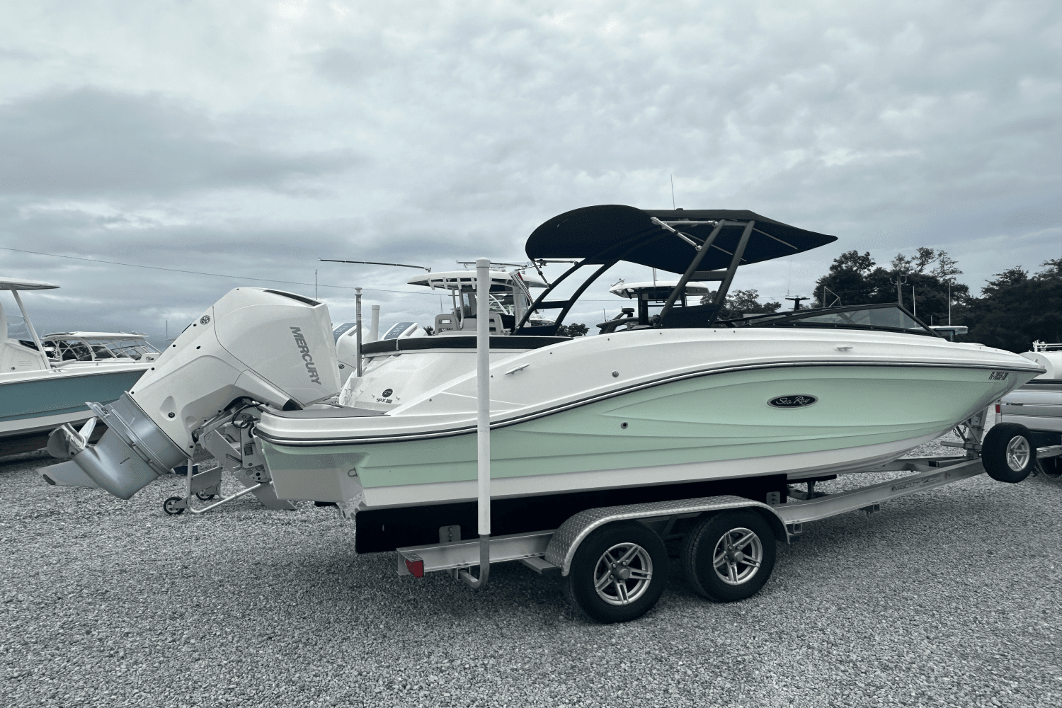 2022 Sea Ray 230 SPX-OUTBOARD Image Thumbnail #3