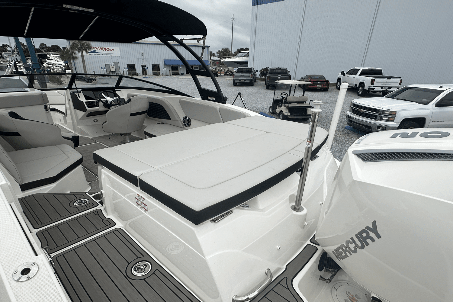 2022 Sea Ray 230 SPX-OUTBOARD Image Thumbnail #9