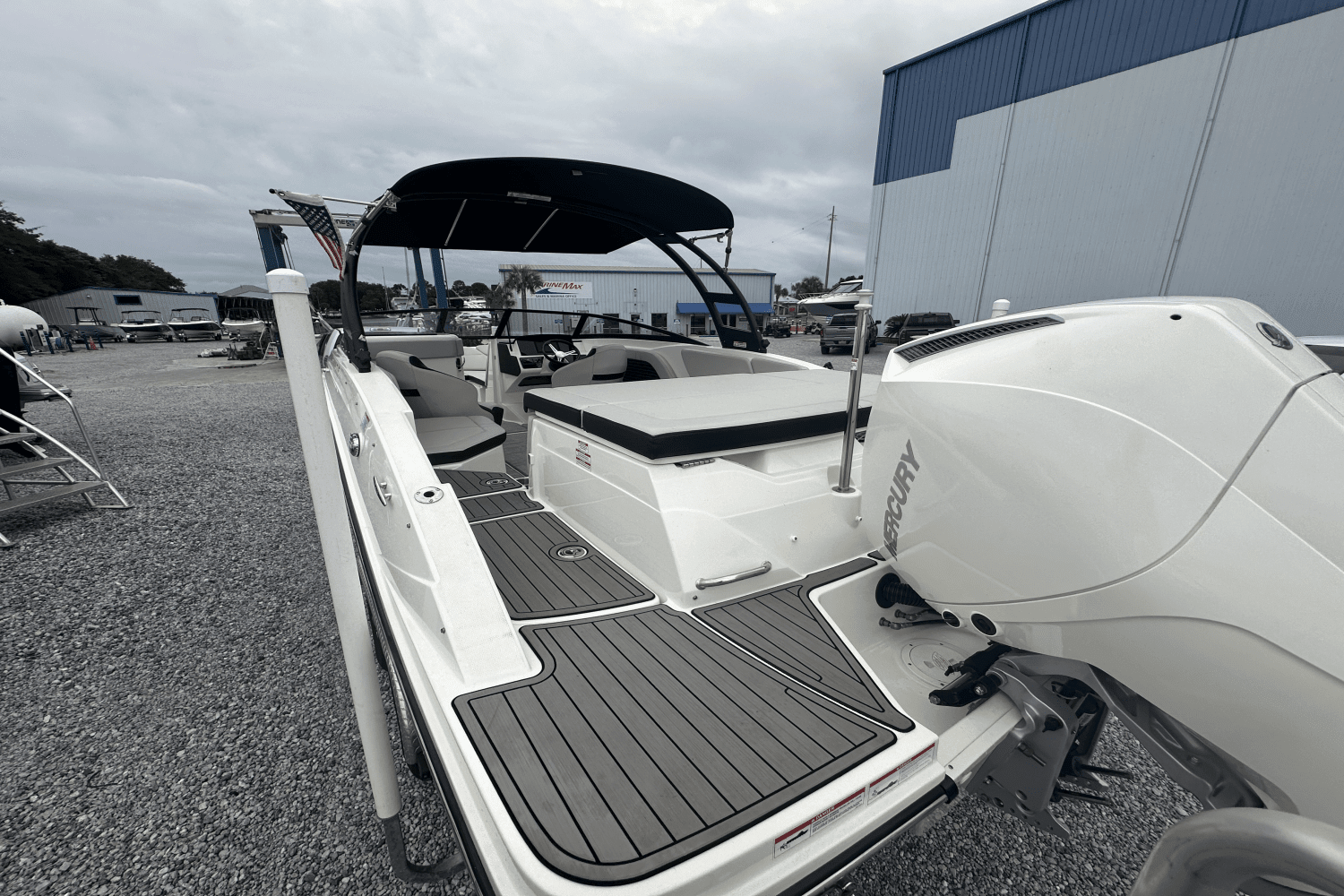 2022 Sea Ray 230 SPX-OUTBOARD Image Thumbnail #8