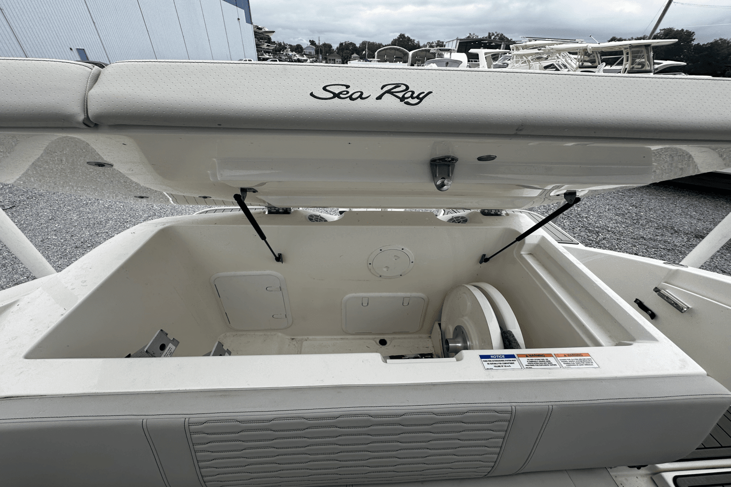 2022 Sea Ray 230 SPX-OUTBOARD Image Thumbnail #37