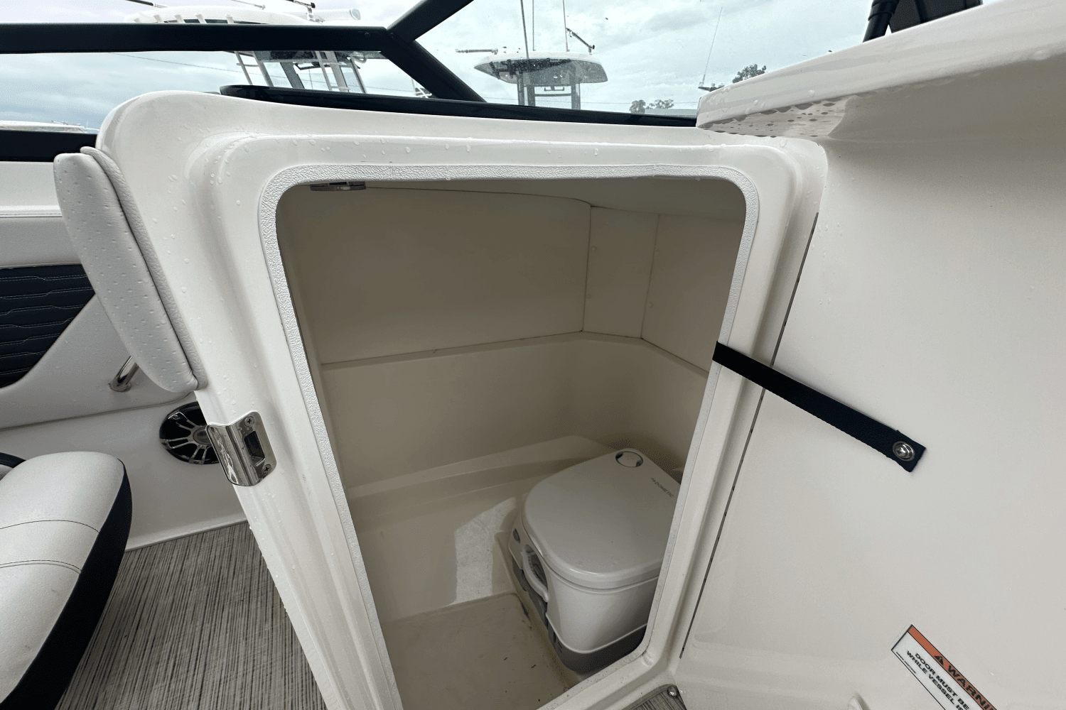 2022 Sea Ray 230 SPX-OUTBOARD Image Thumbnail #18