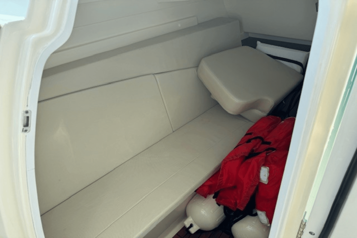 2018 Boston Whaler 32 VANTAGE Image Thumbnail #57