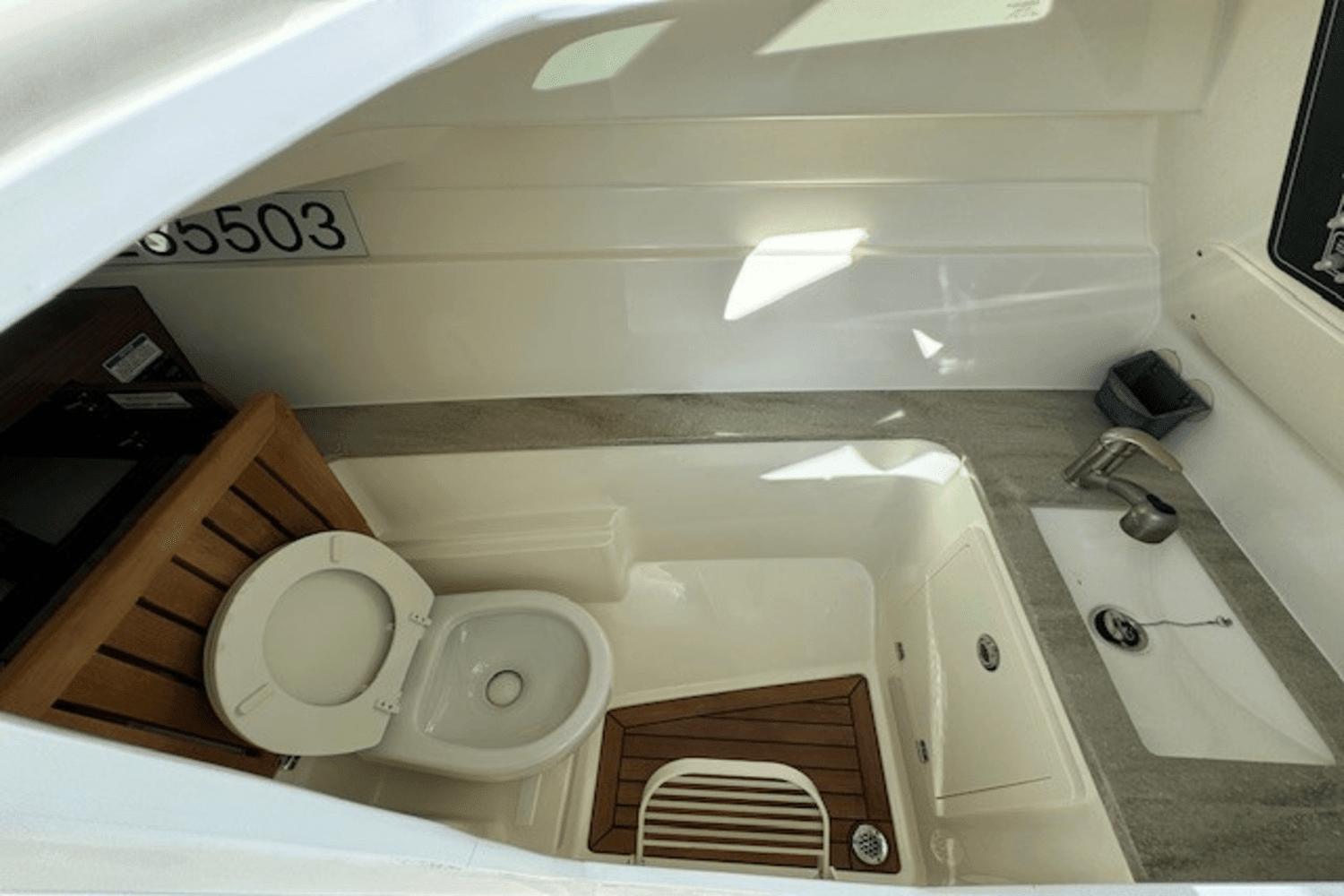 2018 Boston Whaler 32 VANTAGE Image Thumbnail #55