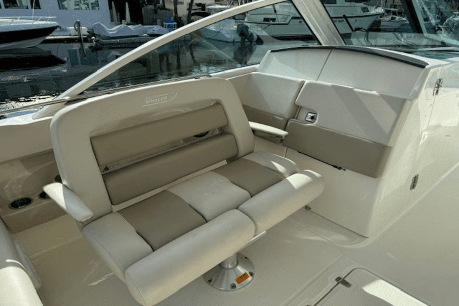 2018 Boston Whaler 32 VANTAGE Image Thumbnail #36