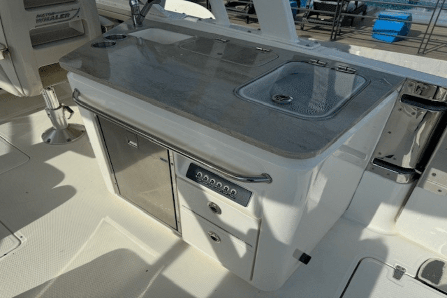 2018 Boston Whaler 32 VANTAGE Image Thumbnail #51