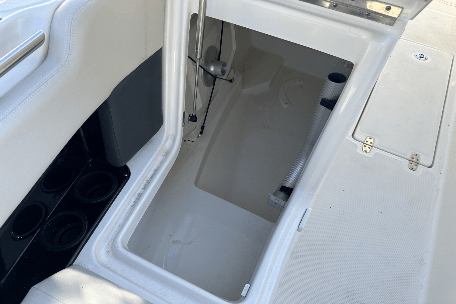 2016 Boston Whaler 230 VANTAGE Image Thumbnail #31