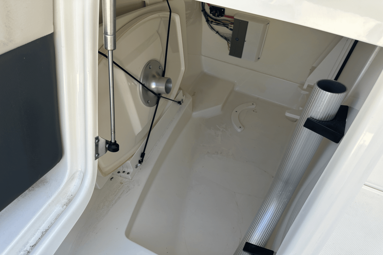 2016 Boston Whaler 230 VANTAGE Image Thumbnail #30