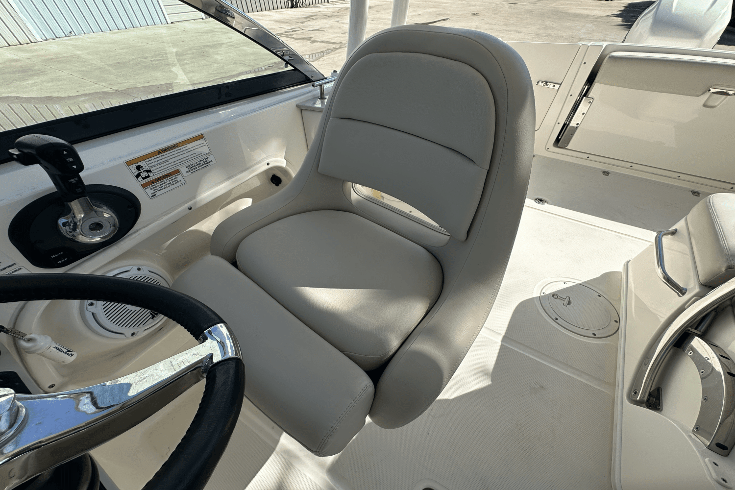 2016 Boston Whaler 230 VANTAGE Image Thumbnail #10