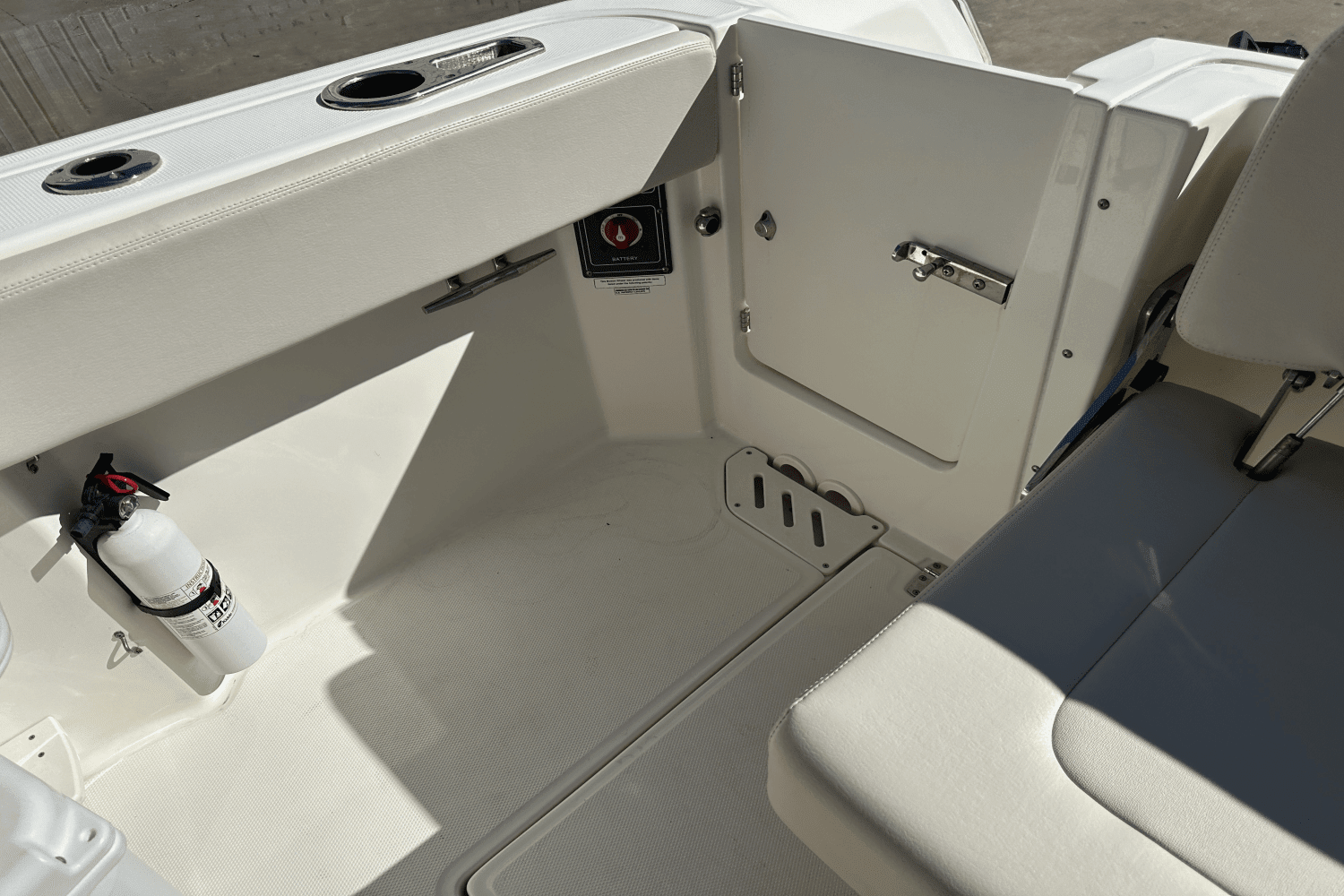 2016 Boston Whaler 230 VANTAGE Image Thumbnail #19